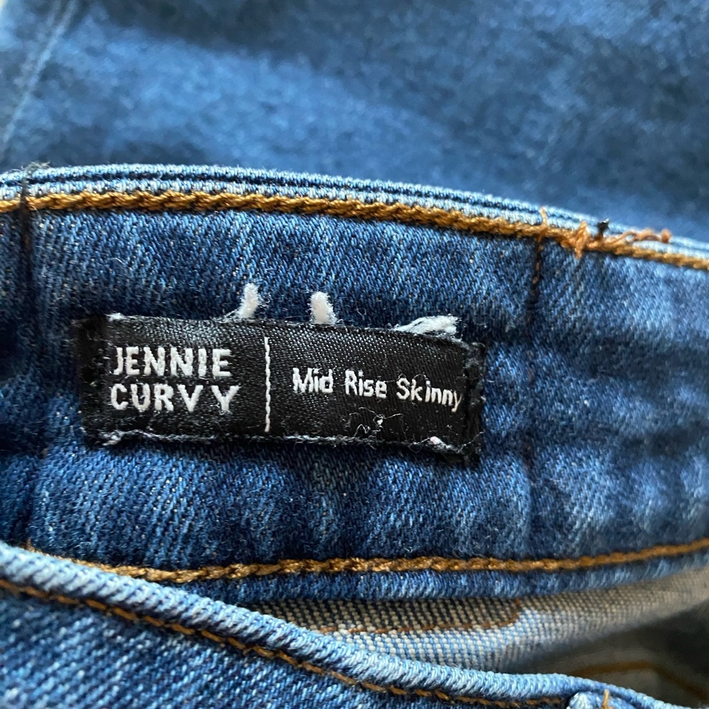 True Religion Women's Jennie Curvy Mid Rise Skinny Jeans - Picture 3 of 4